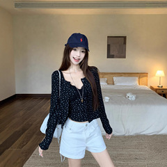 韩系温柔甜美套装蕾丝花边吊带背心女早秋复古碎花开衫外套两件套