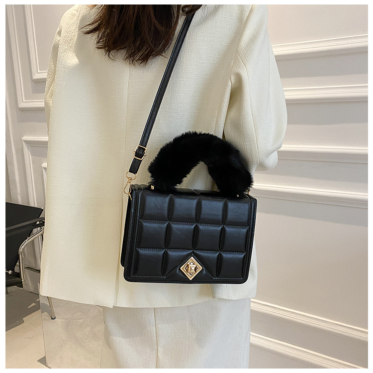 autumn and winter fashion popular plush portable diamond single shoulder diagonal small square bagpicture17