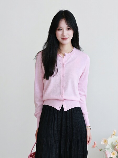 Woolen cardigan with a round collar