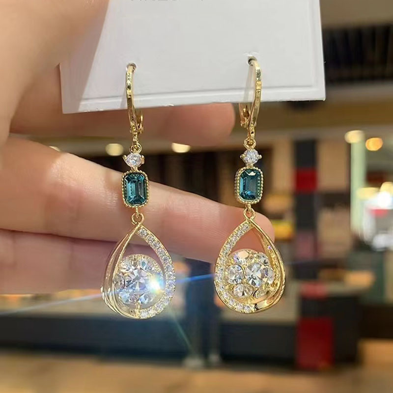 Sensación de orejeras con borlas de gota de agua de diamantes súper parpadeantes, diseño de nicho, personalidad de moda, cara delgada, pendientes femeninas