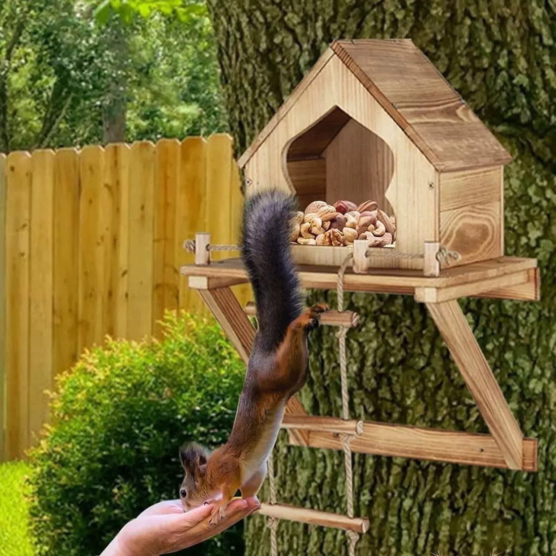 跨境木质松鼠喂食器壁挂户外鸟类投食器悬挂宠物餐桌鸟站台松鼠窝