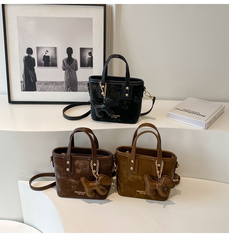 2024 New Popular Small Bag This Year Women's Fashion Versatile One Shoulder Crossbody Bag Retro Small Handheld Bucket Bag_voghion.com