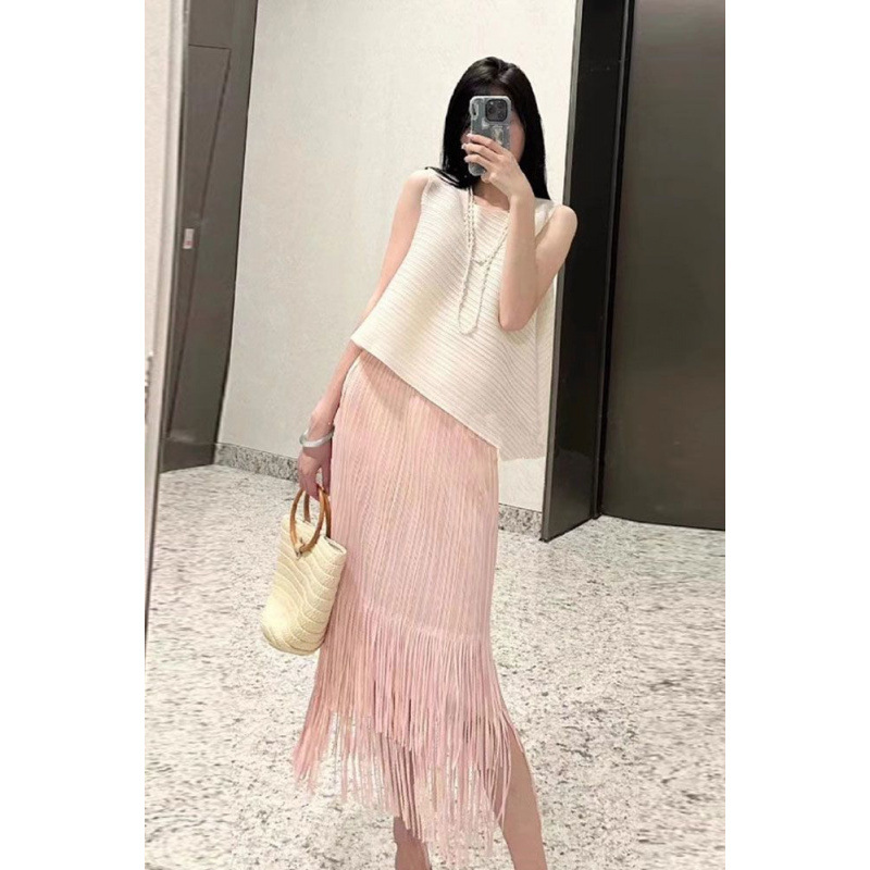 Solid color skirt with tassels