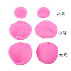 砂糖をひっくり返して多くの両面の紋様の大きいバラの花びらのシリカゲルの鋳型をひっくり返して砂糖の花卉のシリカゲルの鋳型をひっくり返します。