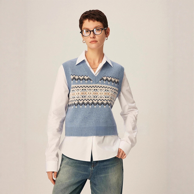 Th~Row Soft and Waxy Lamb Hair Fluffy and Warm Fair Isle Jacquard Raglan Sleeve Knitted Cardigan Short Th~Row Soft and Waxy Lamb Hair Fluffy and Warm Fair Isle Jacquard Raglan Sleeve Knitted Cardigan Short