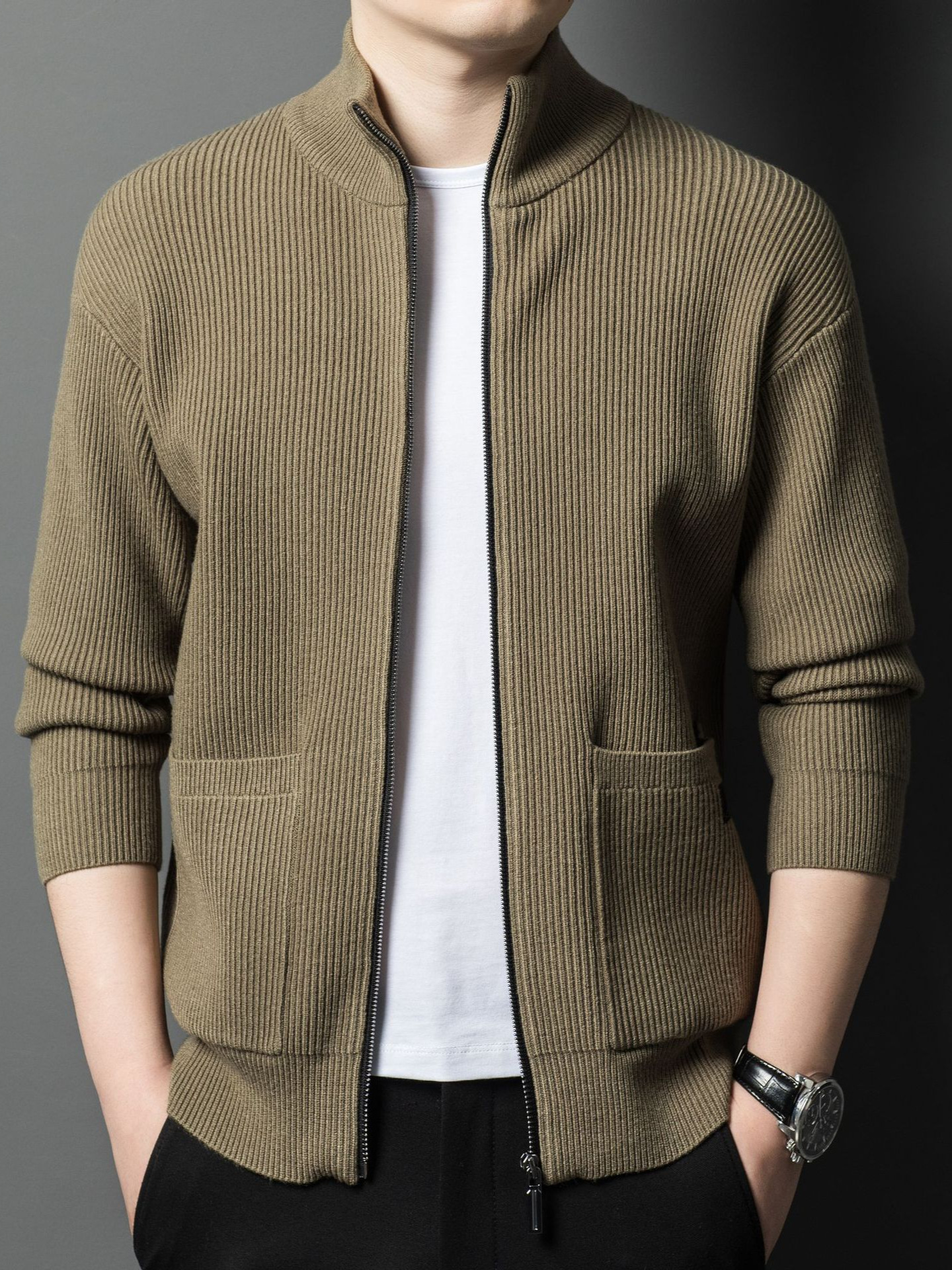 Woolen autumn sweater with zipper