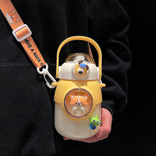 Cute straw cup, good-looking universal strap, children's water cup, space capsule plastic cup, large capacity couple kettle