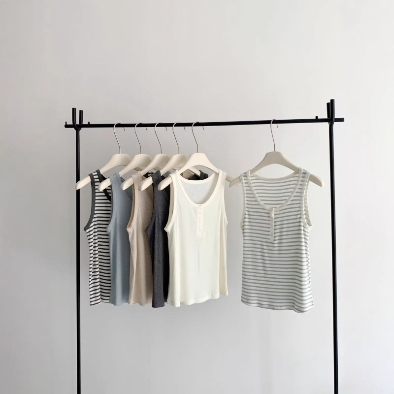 In-Stock Lyocell Tencel Acetate Linen Vest, Suitable for Outerwear or Layering, Breathable and Skin-Friendly, Buttoned Camisole Sports Vest In-Stock Lyocell Tencel Acetate Linen Vest, Suitable for Outerwear or Layering, Breathable and Skin-Friendly, Buttoned Camisole Sports Vest