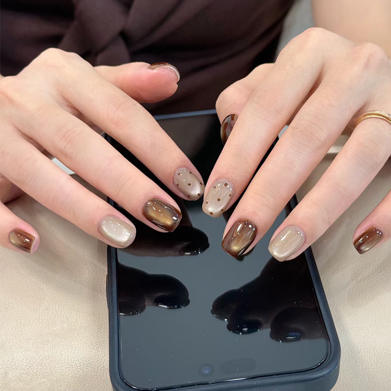 Handmade Wearable Nails, Simple and High-End, Autumn and Winter New Coffee-Colored Polka Dots, Short Ladder Manicure Patches, Pre-Made Fake Nails