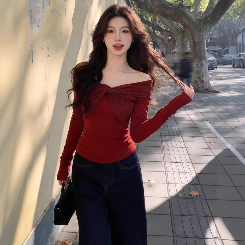 Retro Red Elegant Twisted Long-Sleeve Base Shirt with Lace Splicing, Spring Vibe Slim-Fit Knit Top