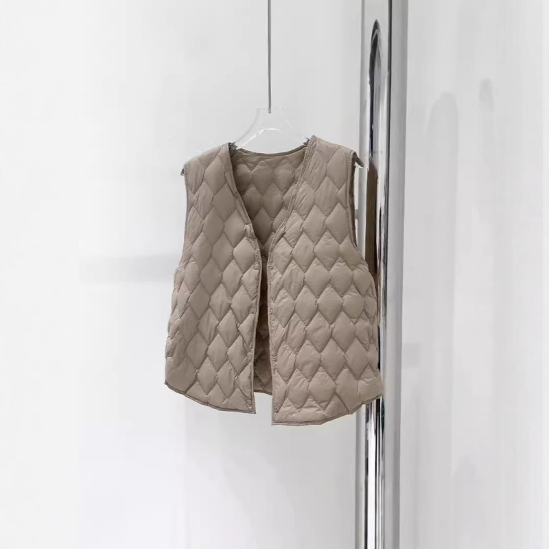 まだ家の服の菱格の羽毛の馬甲の女性の保温の中で軽薄な内胆の2024冬の薄いvネックの短いベストを着ます。|undefined