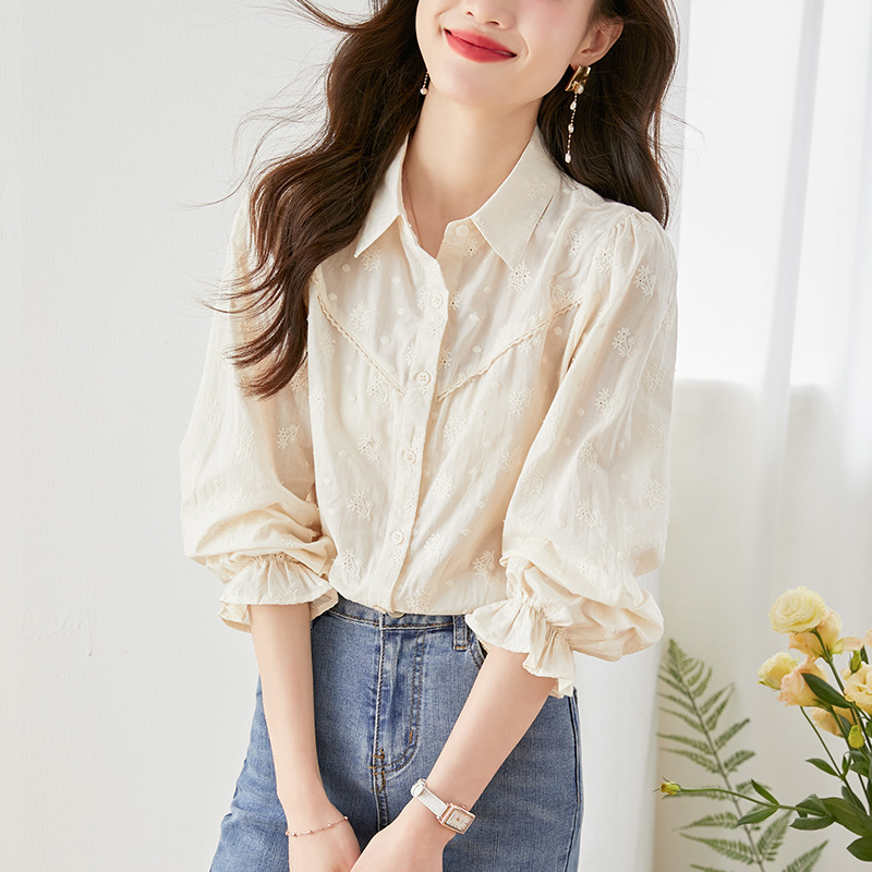 Camisa blanca de algodón bordada para mujer, manga larga, nuevo estilo primavera 2026, top bordado de algodón puro, camisa de mujer de alta gama.