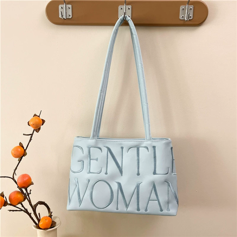 Сумка через плечо GentleWoman, вышитые буквы, элитная цветовая подкладка подмышка — стиль балет 2025