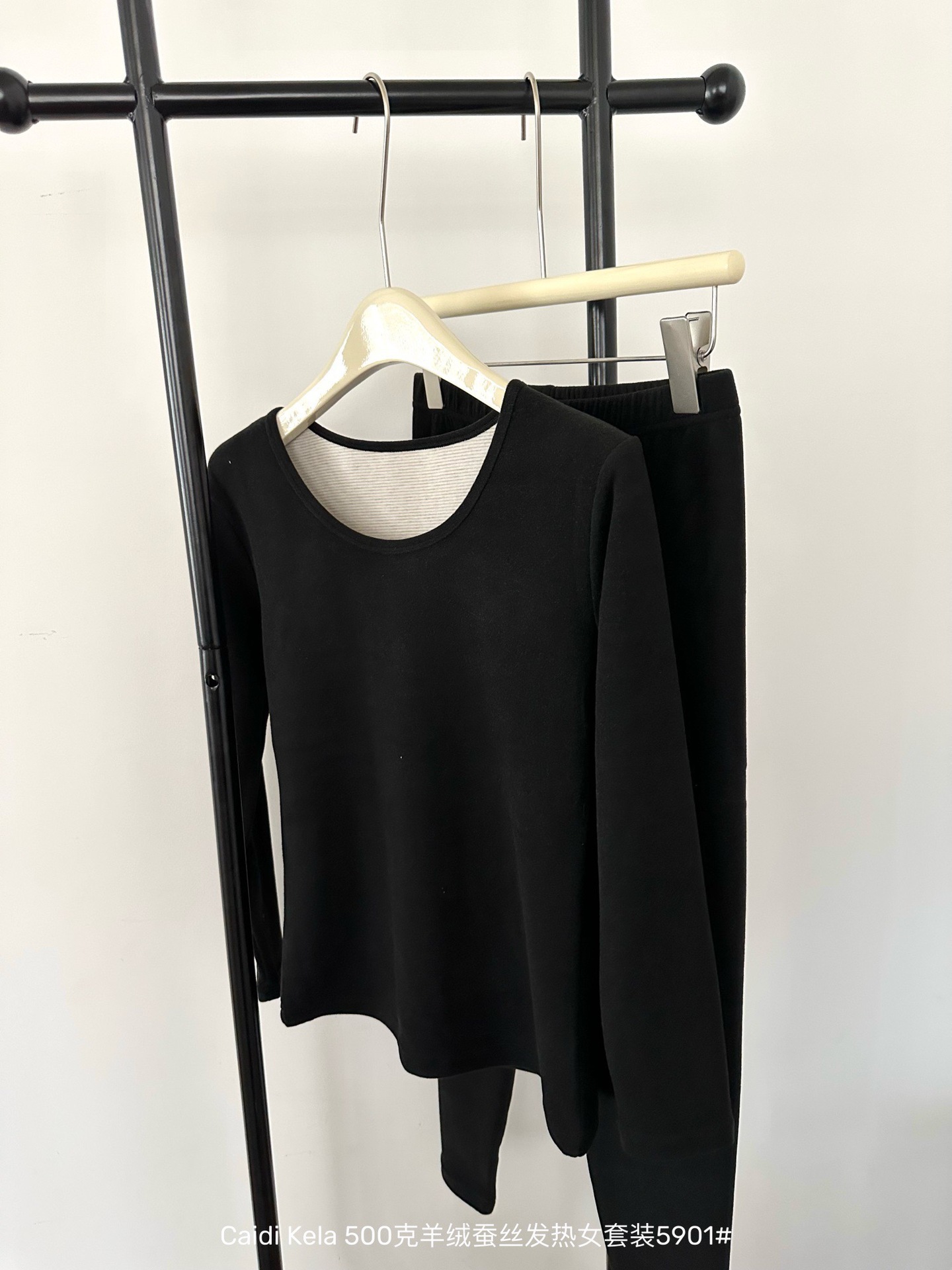 El otoño y el invierno nuevo cachemir de seda de calefacción traje caliente de las mujeres sin costura caliente forrado de lana gruesa ropa de otoño pantalones largos de fondo