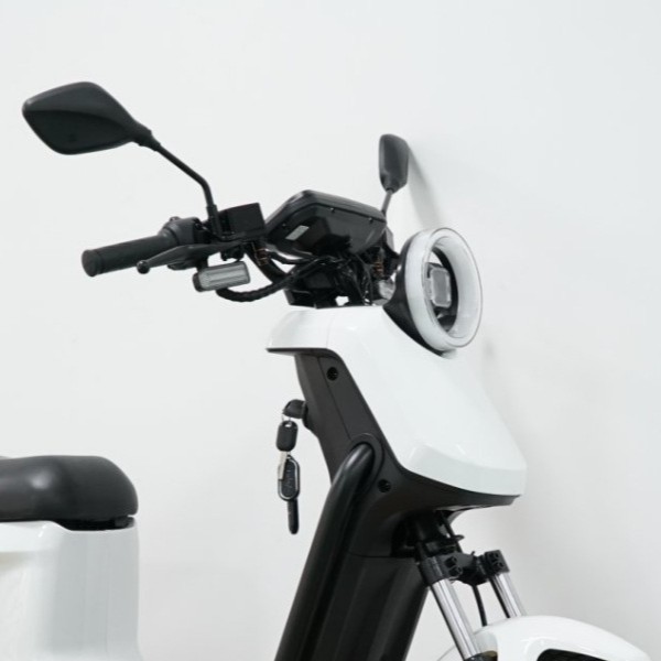 Motorcycle Electric Scooter, Battery-Powered Vehicle, Electric Motorbike, Fast Commuter Vehicle, Electric Motorcycle with Large Pedals