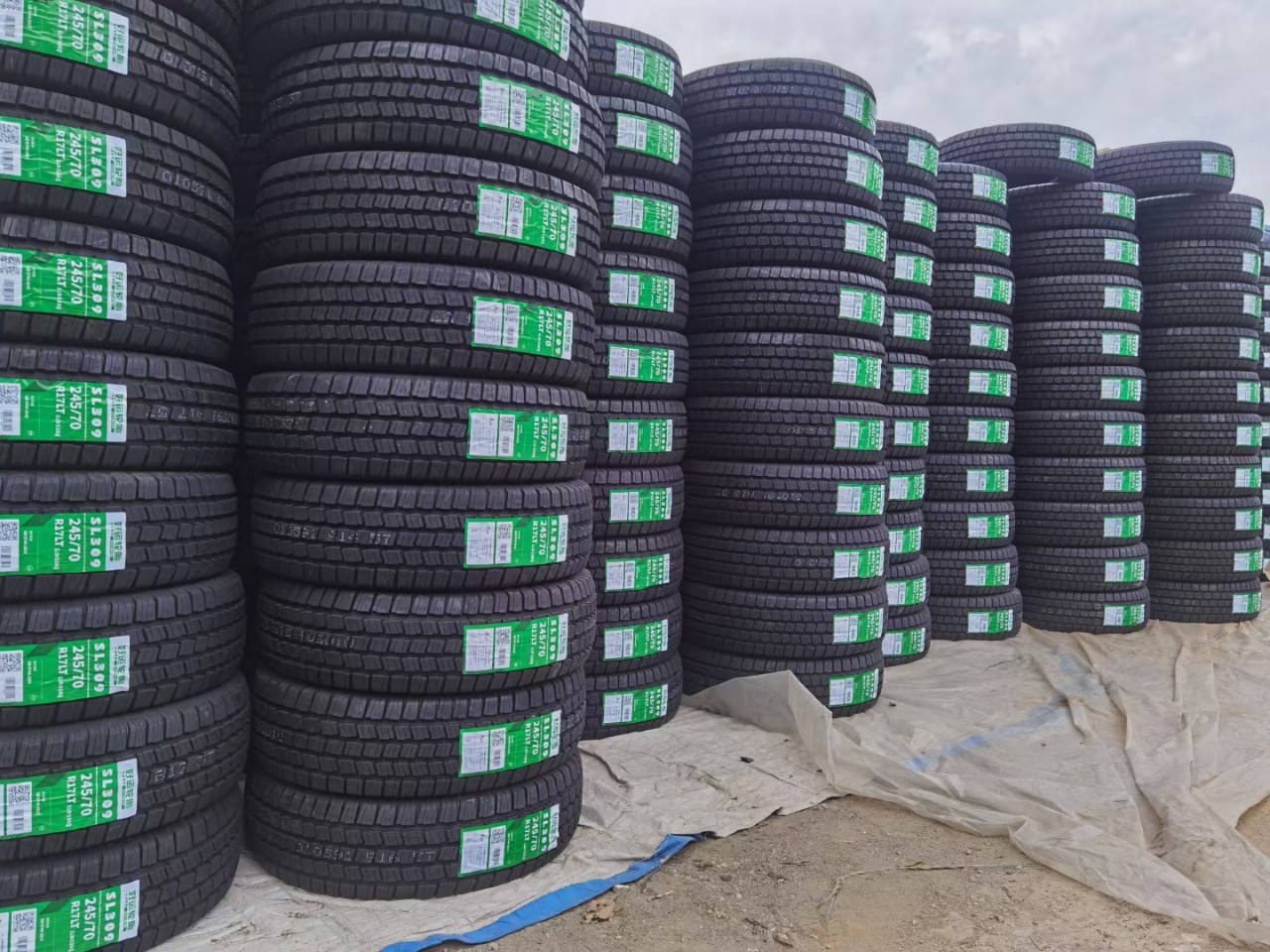 Chaoyang Good Luck Tire 245/70R17Lt Off-Road Thickeneded 10 Layers with Great Wall Gun Explorer 6 Lion F22