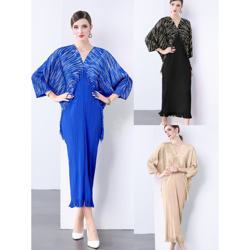 Elegant Dress for Women in the Style of Miyake, European and American Fashion, V-Neck, Batwing Sleeves, Loose Drape, Ruched Tassel Dress Elegant Dress for Women in the Style of Miyake, European and American Fashion, V-Neck, Batwing Sleeves, Loose Drape, Ruched Tassel Dress