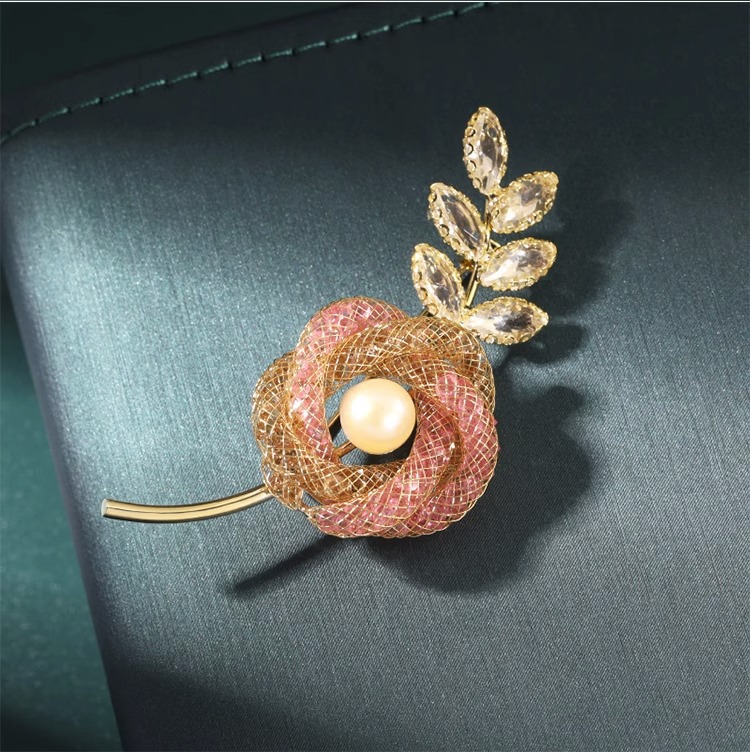 Simple Style Flower Copper Women's Brooches display picture 2