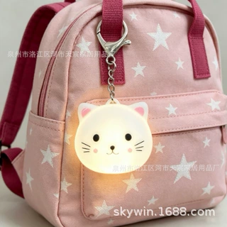小猫钥匙扣灯工厂节日礼物跨境CE认证触碰爱心可印LOGO LED背包灯