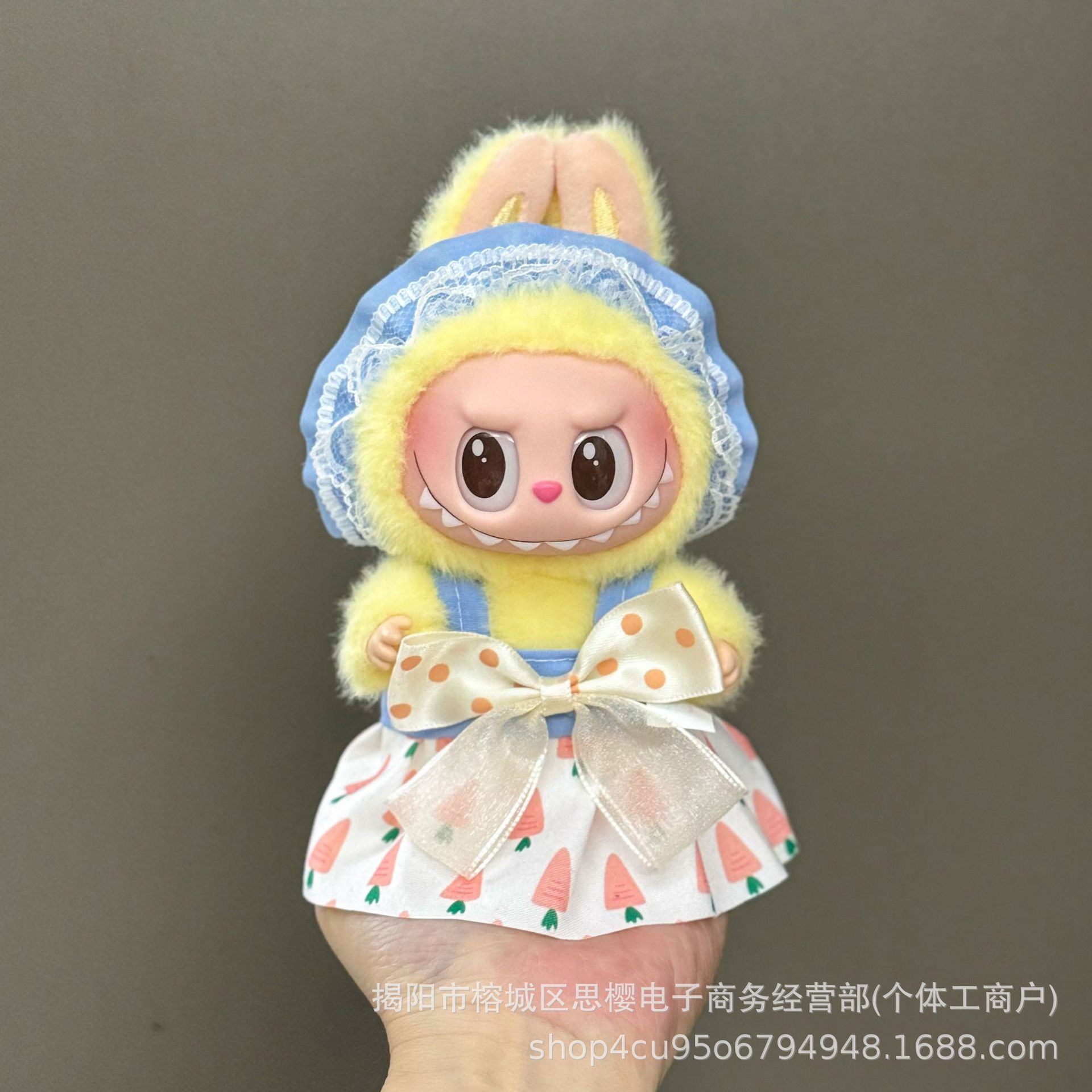 Solo la ropa es adecuada para la ropa de bebé Rabubu de 123 generaciones Labubu ropa colgante de 17cm muñeca traje de felpa falda