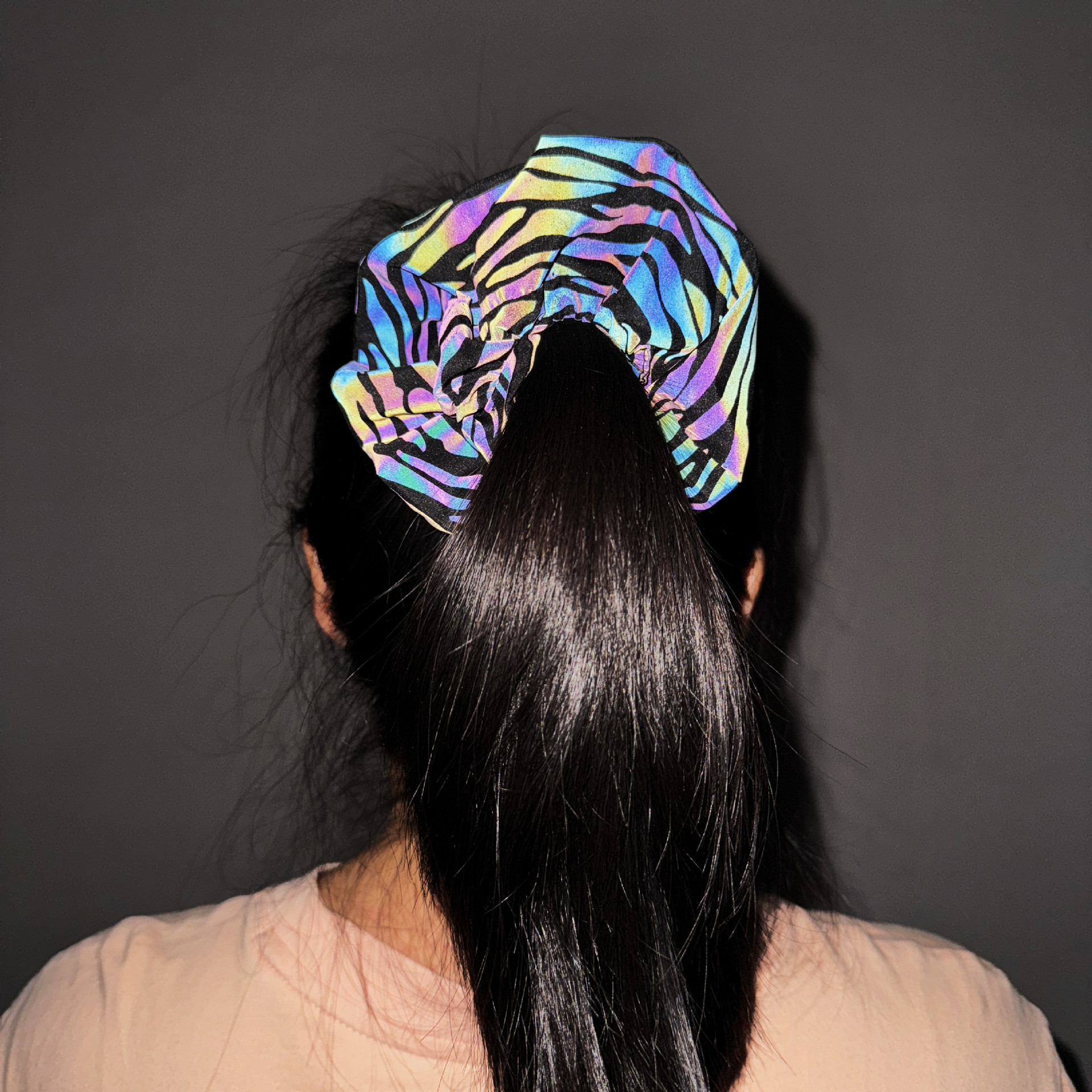 Scrunchie riflettente colorato per capelli accessorio donna_voghion.com