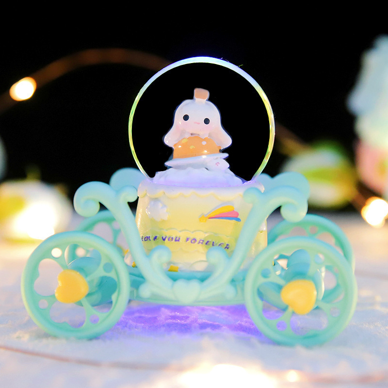 漫画のロリータの女の子の車のライトの雪の音楽のイルミネーションの水晶のボールのオルゴールの子供の学生の贈り物の卸売り|undefined