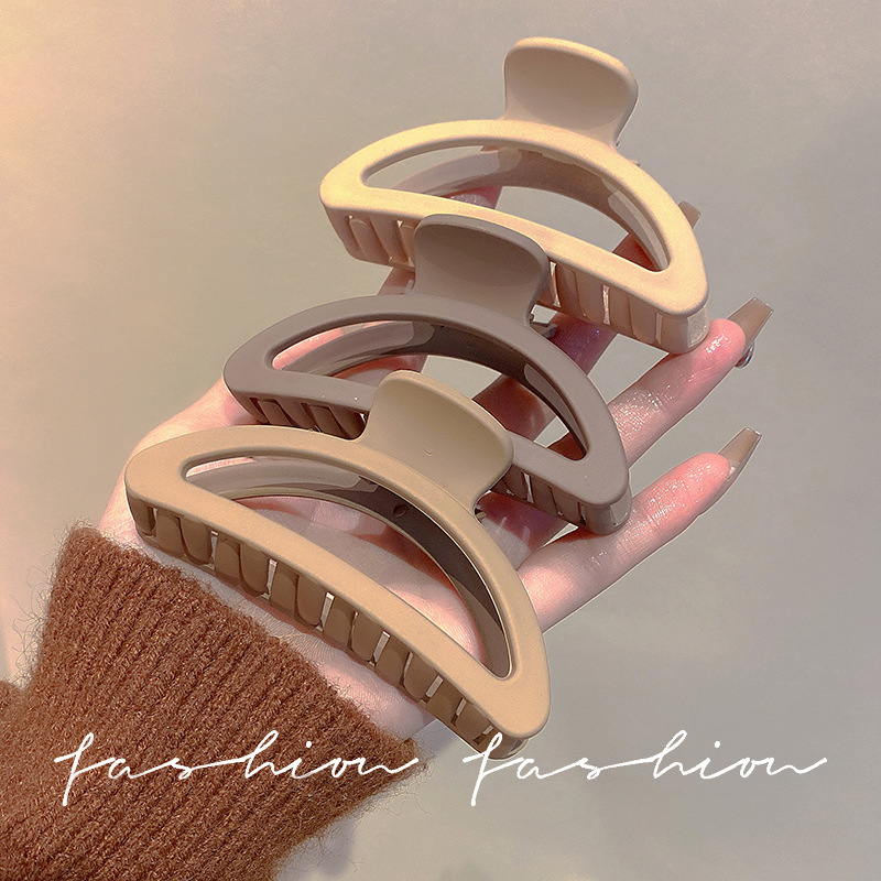 Serie de café de leche clip de pelo grande clip de tiburón hembra cuchara trasera updo simple temperamento clip de pelo moda accesorios para el cabello al por mayor