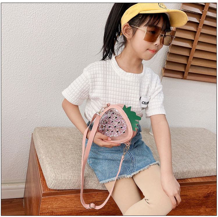 Kid'S Mini Pu Leather Strawberry Cute Triangle Zipper Crossbody Bag display picture 6