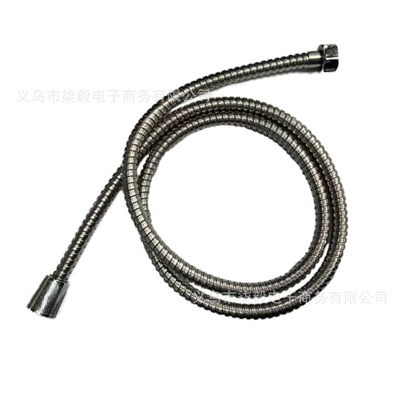Portable outdoor bathing device, suitable for use in the rain, detachable and washable, pressure-resistant and durable