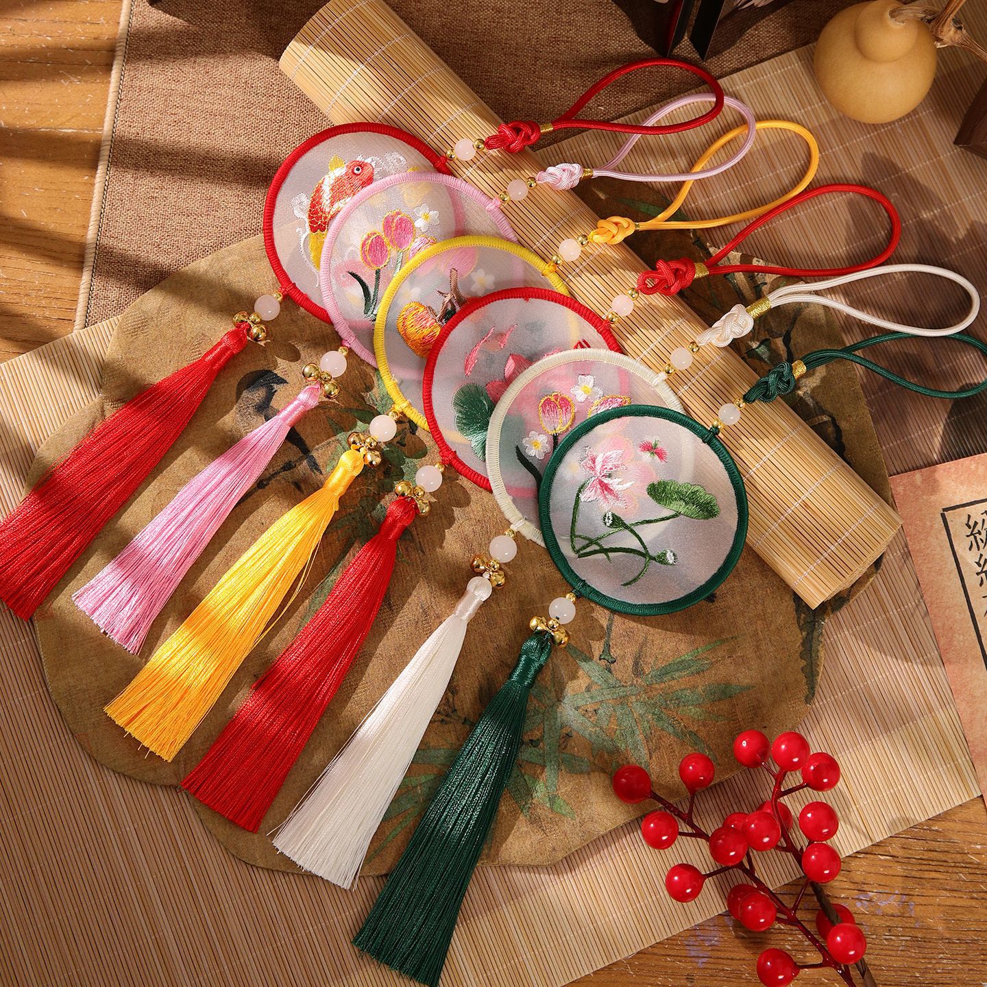 2026 Año del Caballo Fan bordado a mano colgante bordado accesorios de barril de flores de Año Nuevo decoración de regalo de Año Nuevo