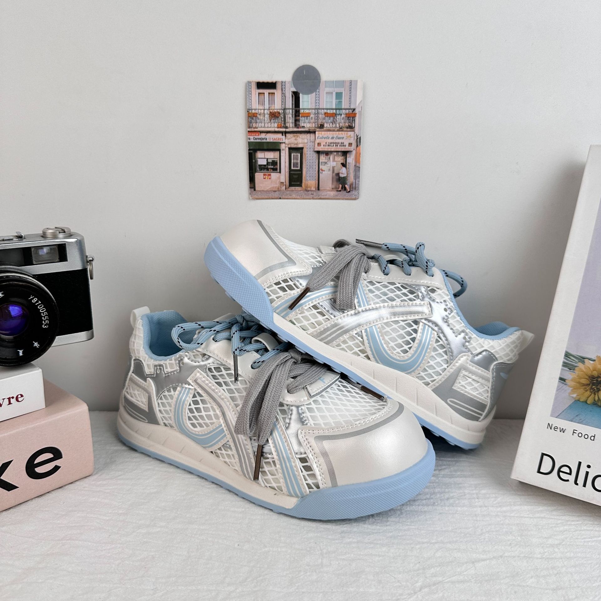 A9924 zapatos de suela gruesa para mujeres 2025 nuevos innes de cabeza redonda explosión de nicho casual retro estilo de puerto versátil zapatos de entrenamiento alemán