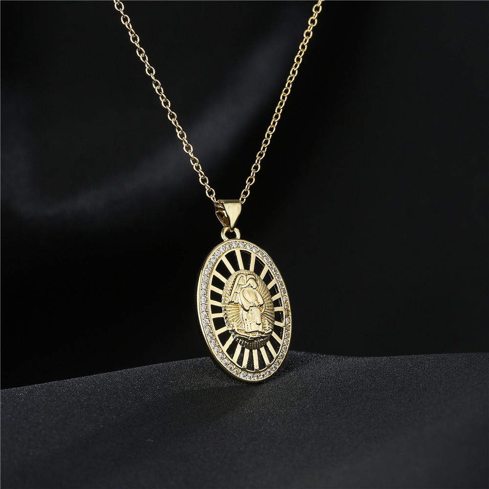 New Copper Micro-inlaid Zircon Jewelry 18k Gold Plated Hollow Geometric Pendant Necklace display picture 4