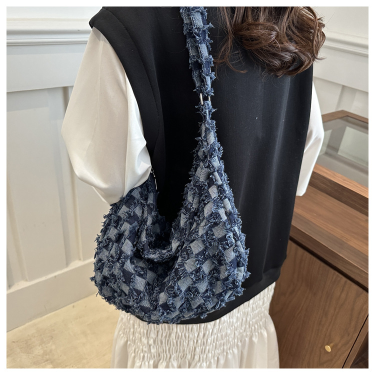 Casual and fashionable crossbody bag 2025 new style large-capacity simple checkered single-shoulder bag, personalized and versatile, lightweight underarm bag undefined