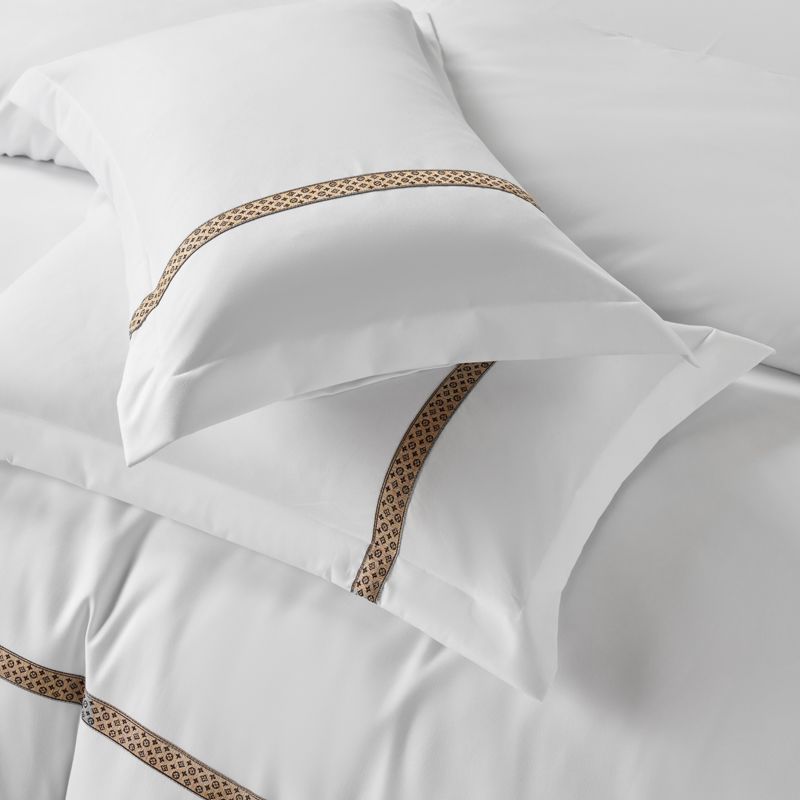 Pure White Hotel Linen Four-Piece Set B&B Bedding Three-Piece Set Thickened Bed Sheetss Quilt Cover Pillowcase Wholesale