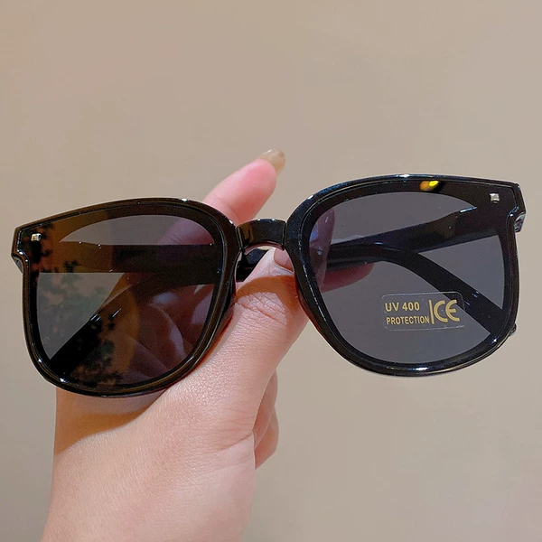 Black [real rivet]
