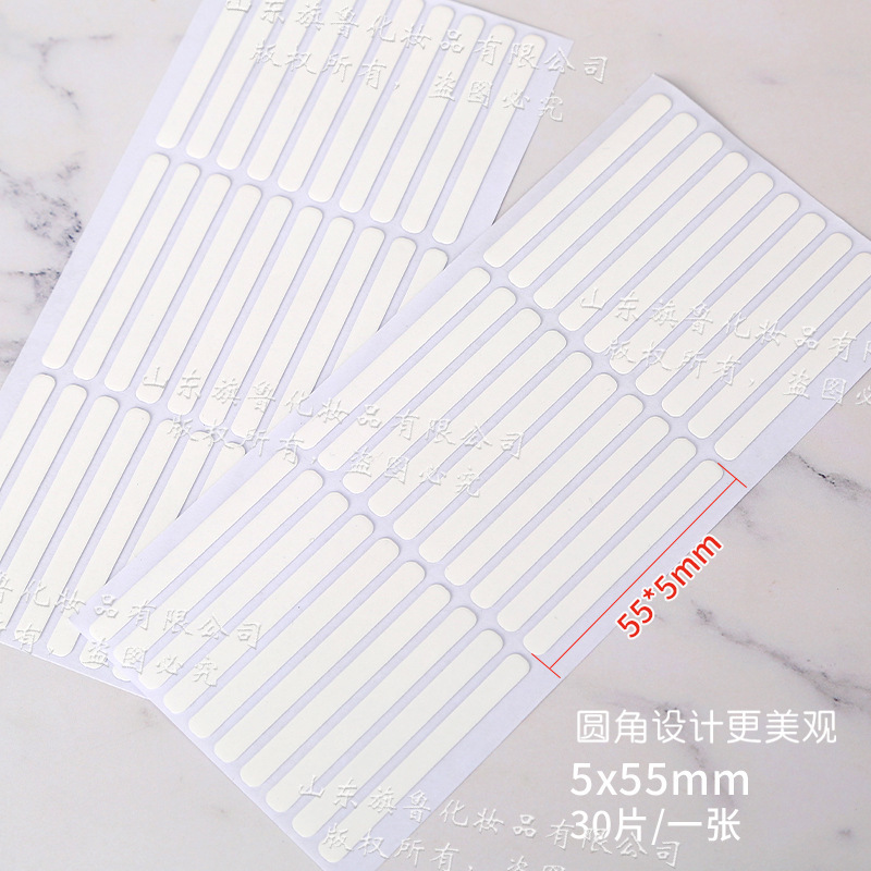 甲水晶透明両面テープを着用して、ネイルアートテープのアクリルテープを貼ります。|undefined