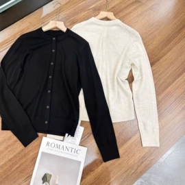 女式T恤;女式针织衫;女式牛仔裤