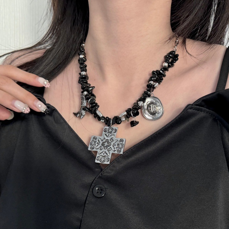 暗黑潮酷风黑色碎石帽子鞋子十字架吊坠项链女朋克重工锁骨链颈链