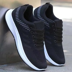 2023 New Mesh Men's Casual Sports Shoes Soft Sole Lightweight Fly Knit Running Shoes Old Beijing Cloth Shoes for Male Students