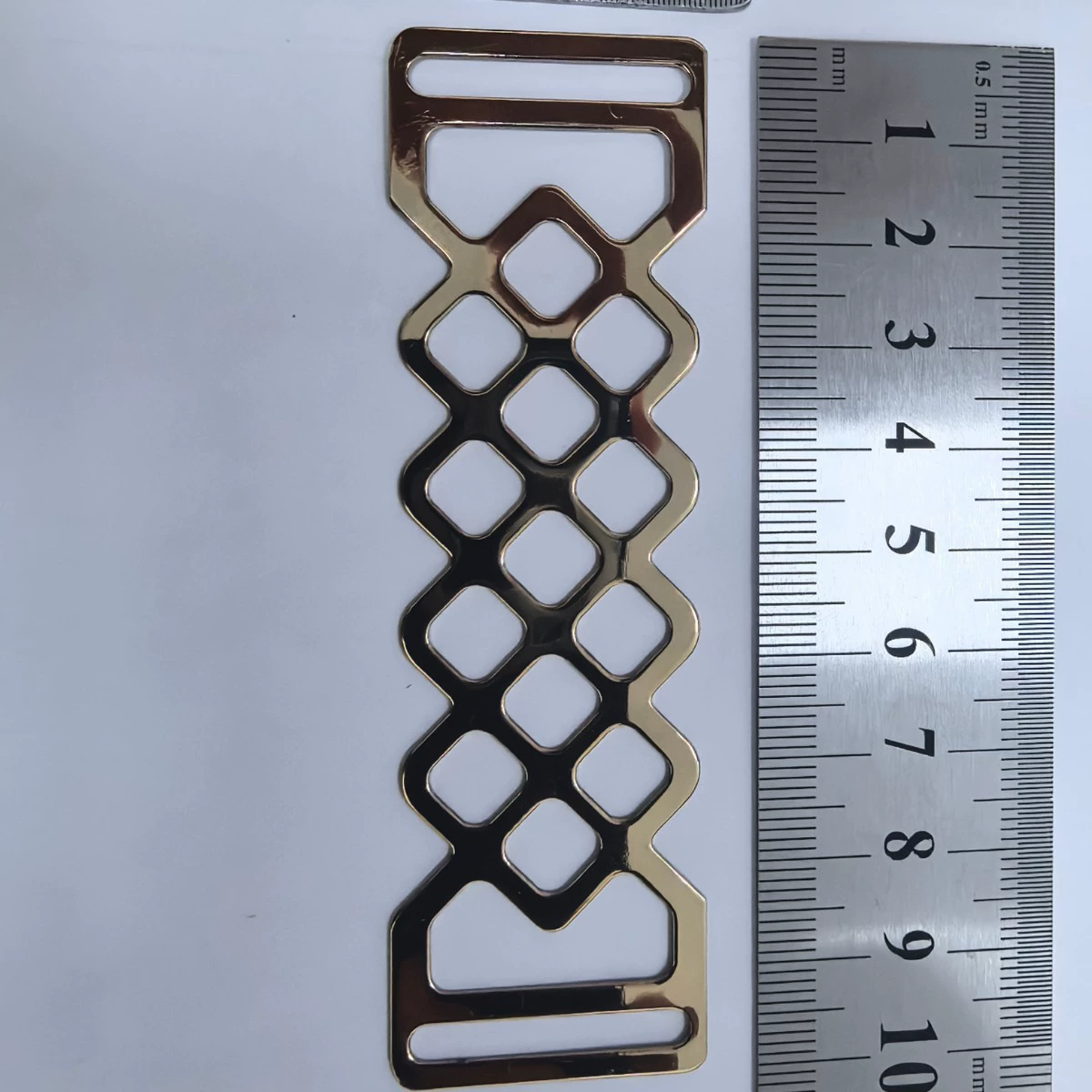 Одежда Одежда Аксессуары Пояс Цепь Украшения 30 на 100 мм Металлические блестки Золотые Полые Железные Украшения