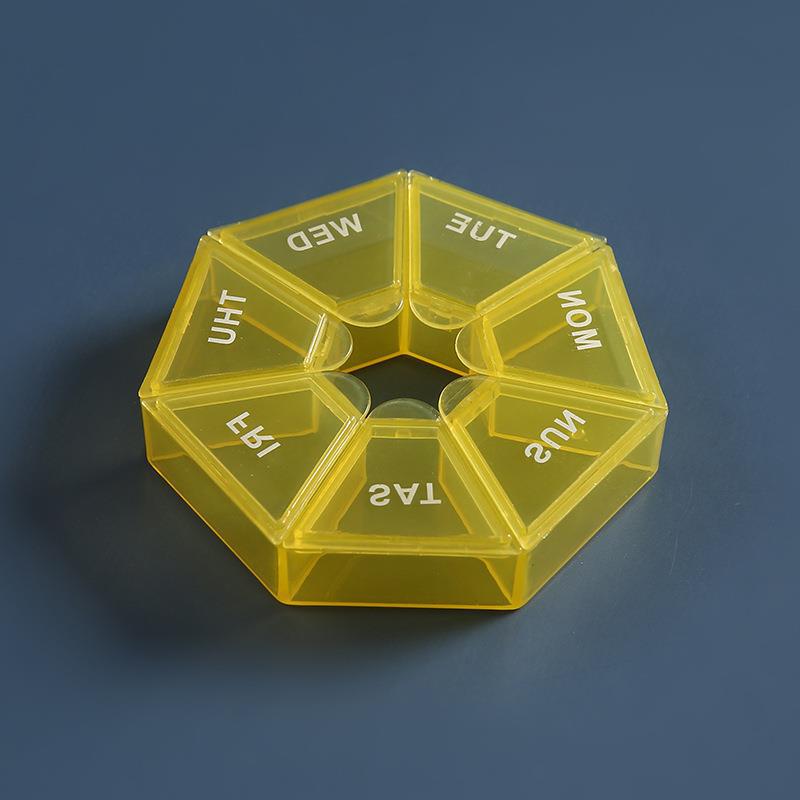 Caja de plástico portátil de la rejilla de siete-La mini de siete días pequeña caja de la píldora portátil por una caja de embalaje transparente de la píldora del color de la semana en existencia