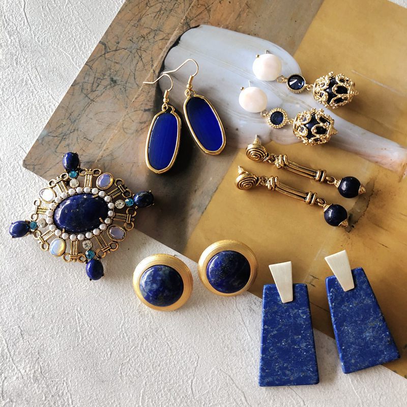 Nihaojewelry Vintage Lapis Lazuli Carved Pattern Earrings Brooch Wholesale Jewelry display picture 18
