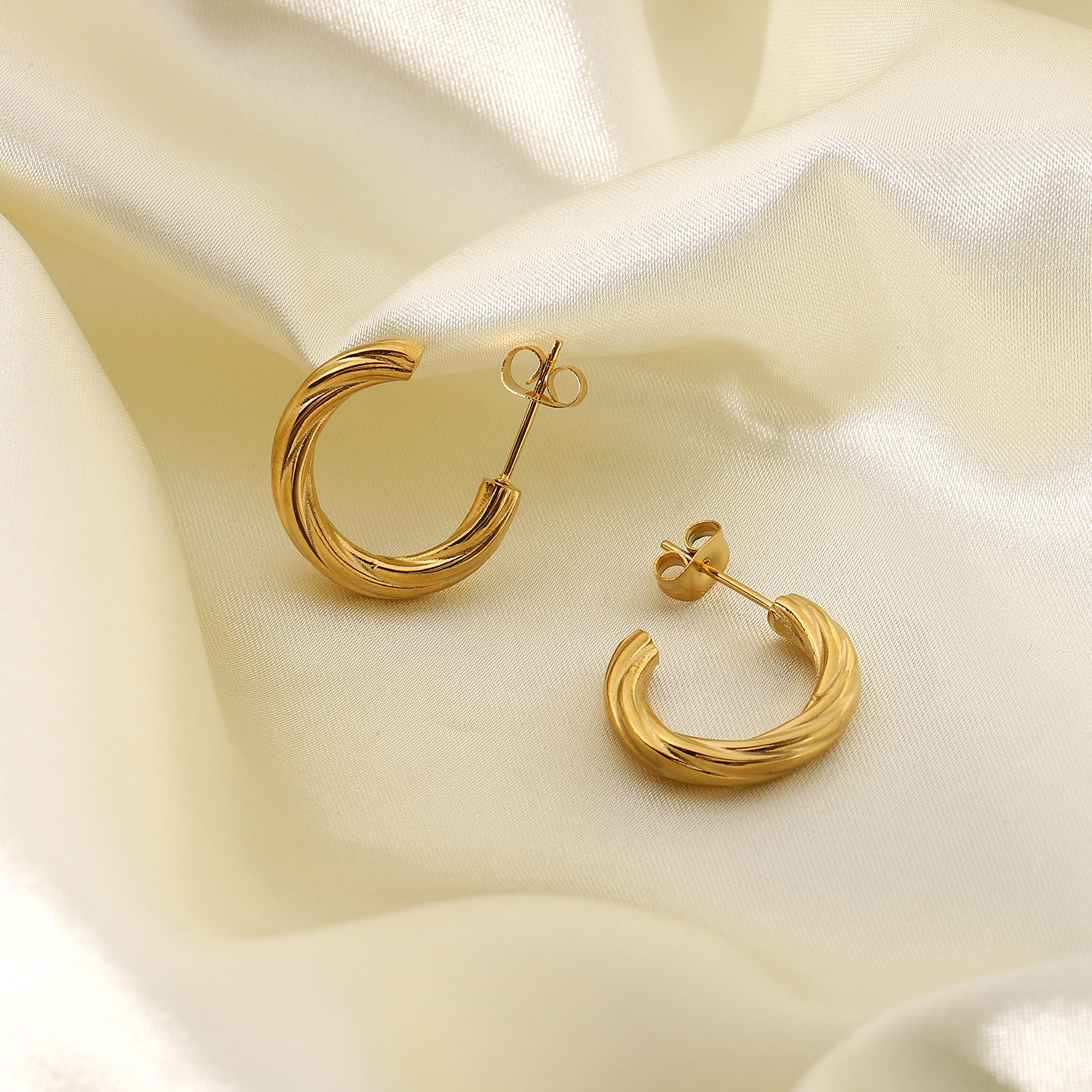 Gold-plated Stainless Steel Twisted C-shaped Hoop Earrings display picture 3
