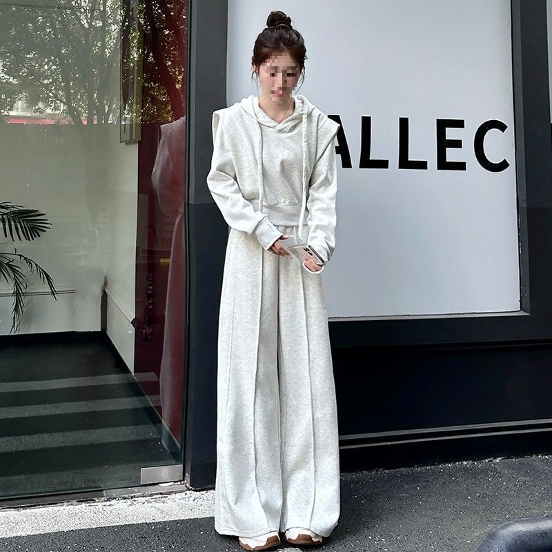 秋冬高级感时尚女生休闲套装小香风两件套连帽假两件卫衣+喇叭裤