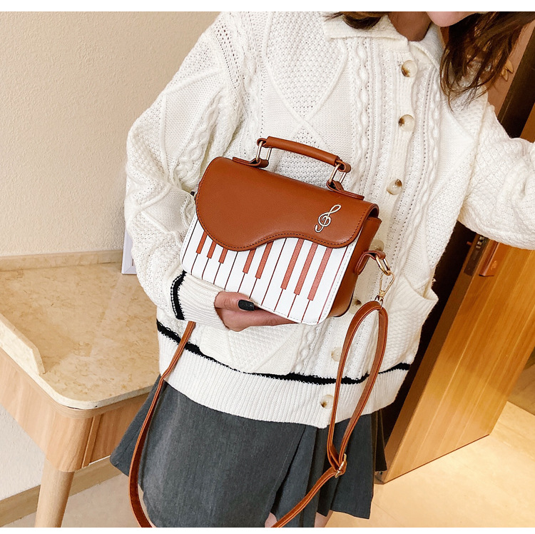 Small Pu Leather Solid Color Fashion Square Flip Cover Square Bag Shoulder Bag display picture 18