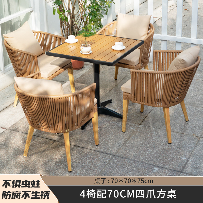 4 sillas con mesa cuadrada de cuatro garras de 70cm