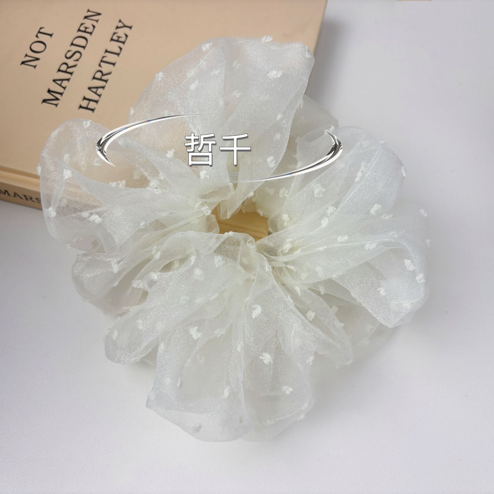 베이지색, 시계 미포함