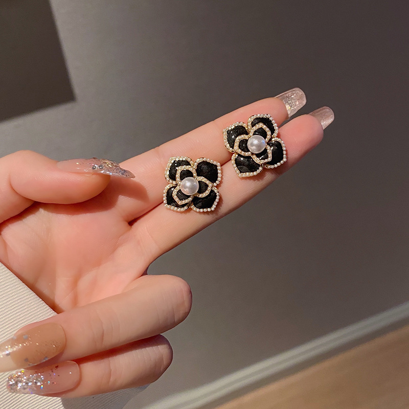 lady simple elegant French retro oil drop pearl camellia flower earrings