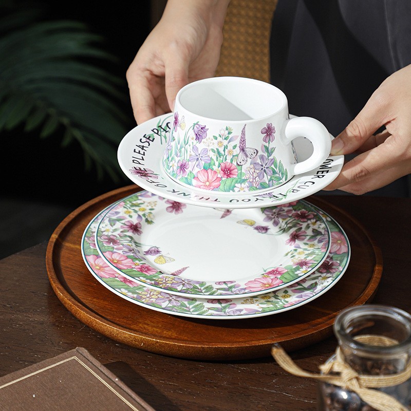 Taza de café taza de cerámica taza de mano regalo de alta calidad taza de marca exquisita taza de café lujosa mujer retrógrada taza de café juego taza de platos