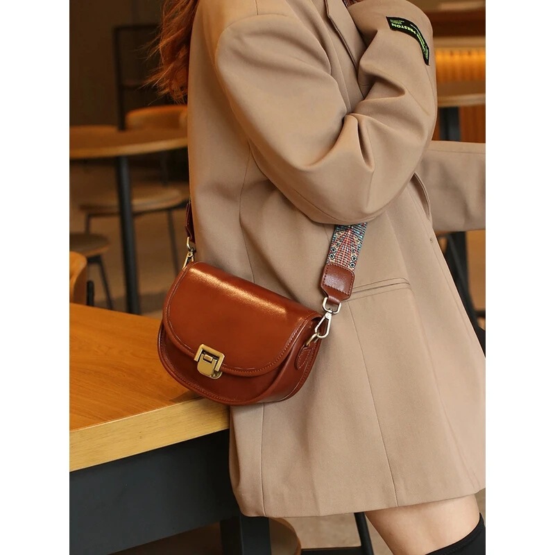 Genuine Leather Crossbody Small Bag for Women 2026 New Vintage Top-Layer Cowhide Wide Shoulder Strap Single Shoulder Small Bag Half-Moon Saddle Bag